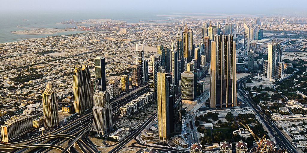 Dubai Luxury Real Estate Market 2025 vs Global Markets — Mitchell's Realty