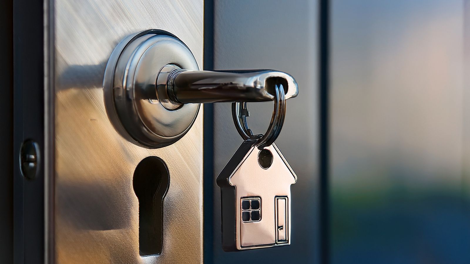 The Dubai shared housing law 2026 clearly defines who is allowed to lease shared housing units and how those arrangements can be structured.