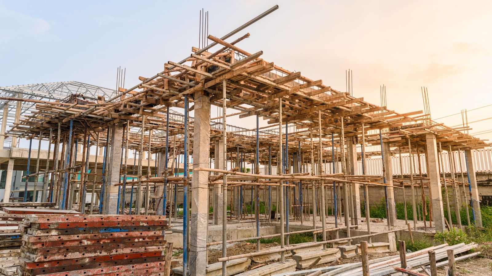 Off-plan property allows you to buy before project completion.