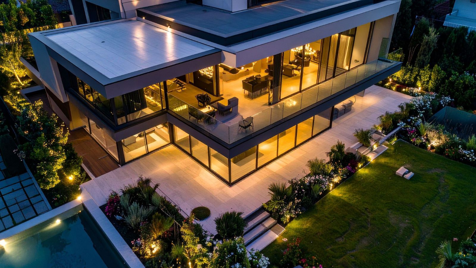 Buyers are repositioning toward ready stock and waiting for motivated sellers who are not materialising at scale.