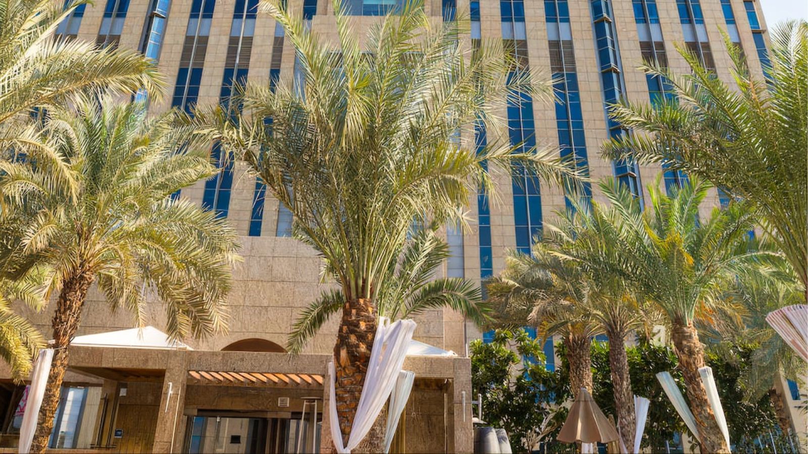 AHS Properties acquired the Shangri-La hotel on Sheikh Zayed Road for AED 1.1 billion.