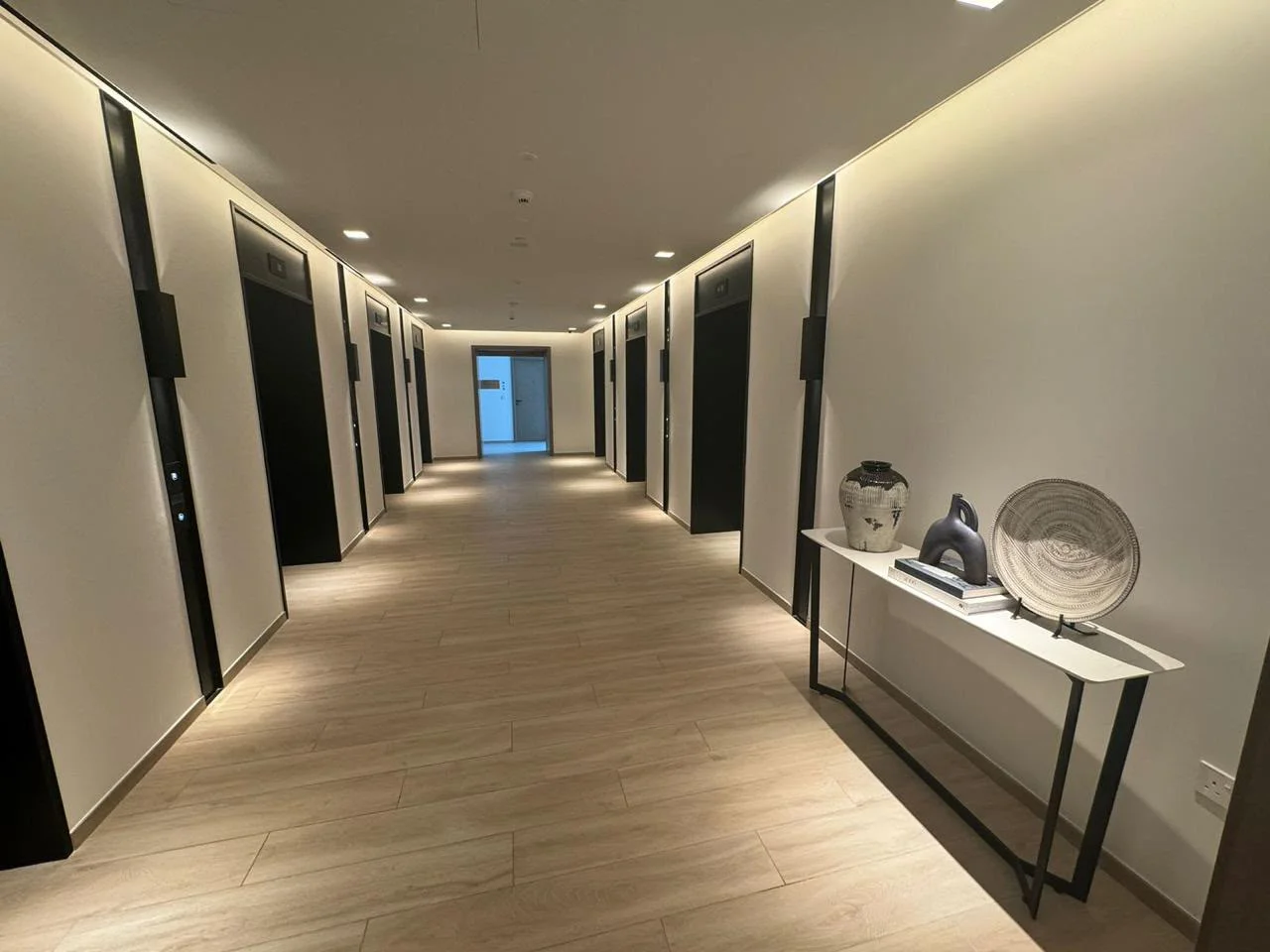 DISTRESS DEAL: 1-BR IN PALACE RESIDENCES
