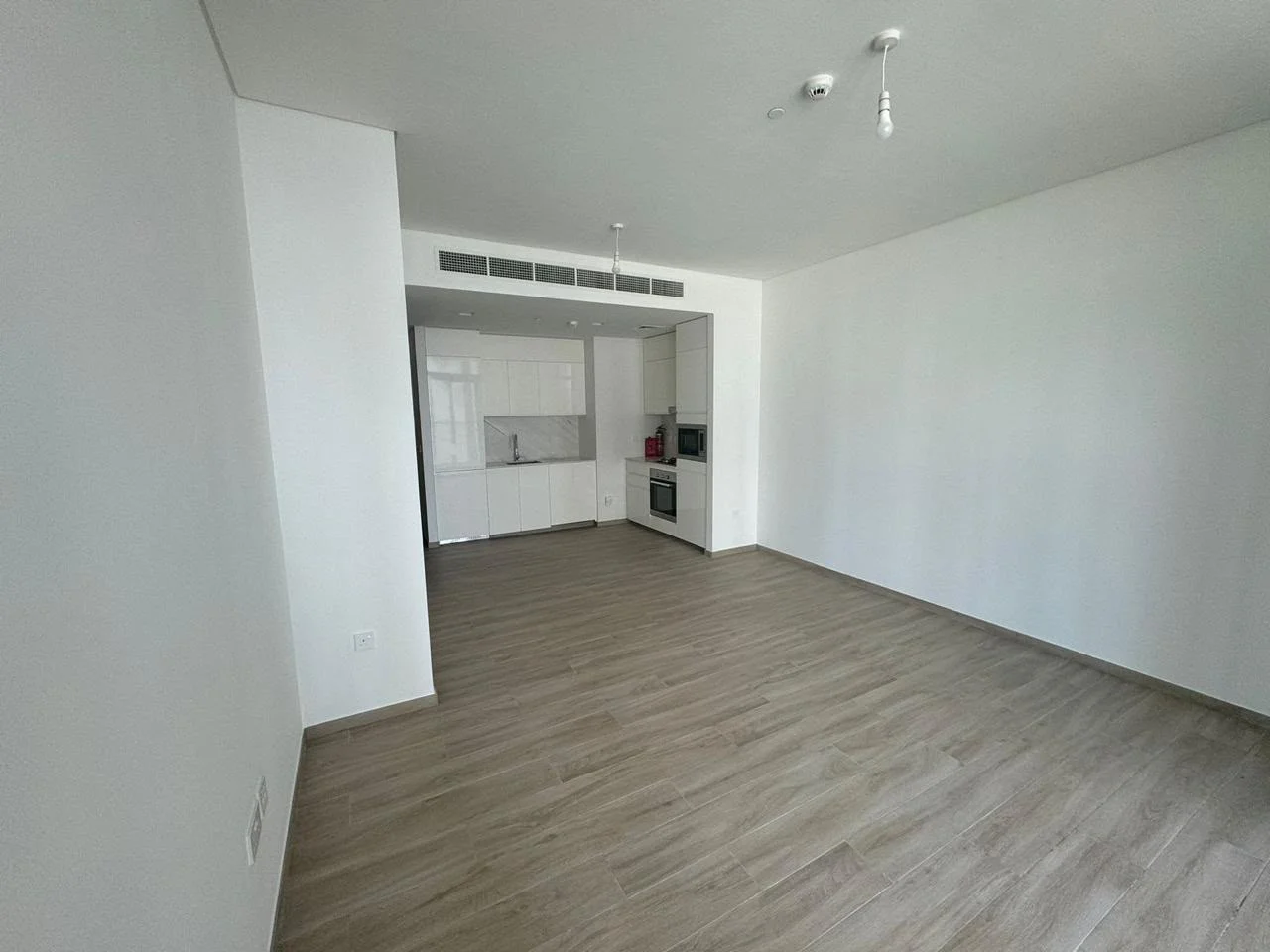 DISTRESS DEAL: 1-BR IN PALACE RESIDENCES