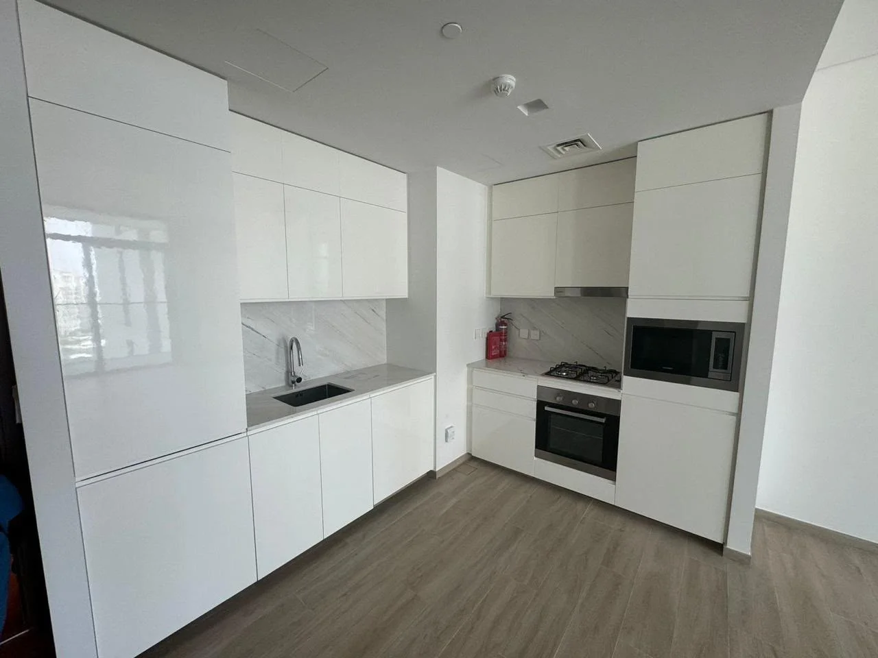 DISTRESS DEAL: 1-BR IN PALACE RESIDENCES