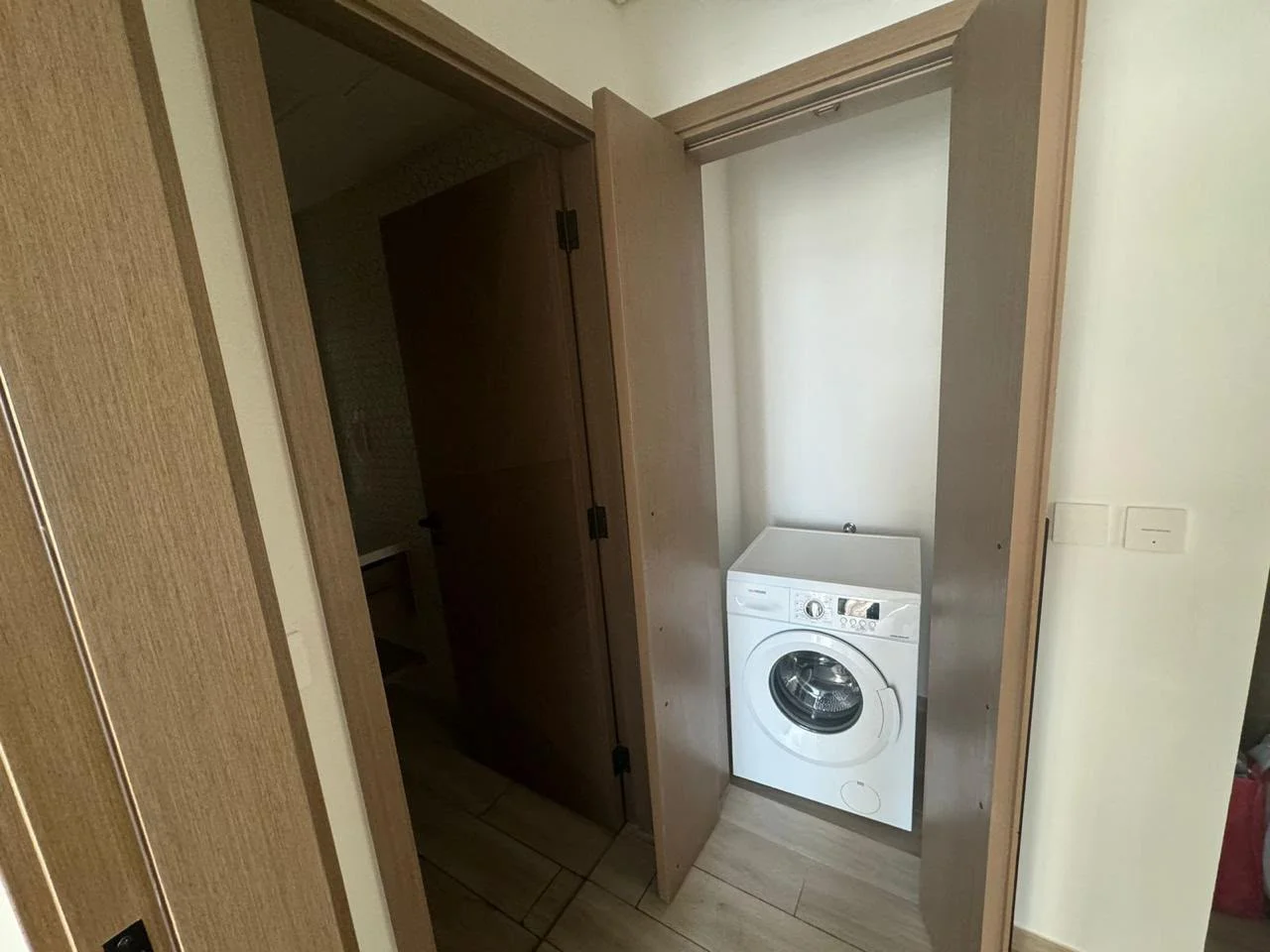 DISTRESS DEAL: 1-BR IN PALACE RESIDENCES
