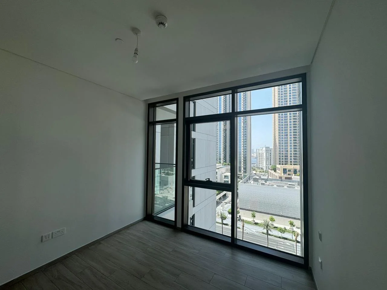 DISTRESS DEAL: 1-BR IN PALACE RESIDENCES