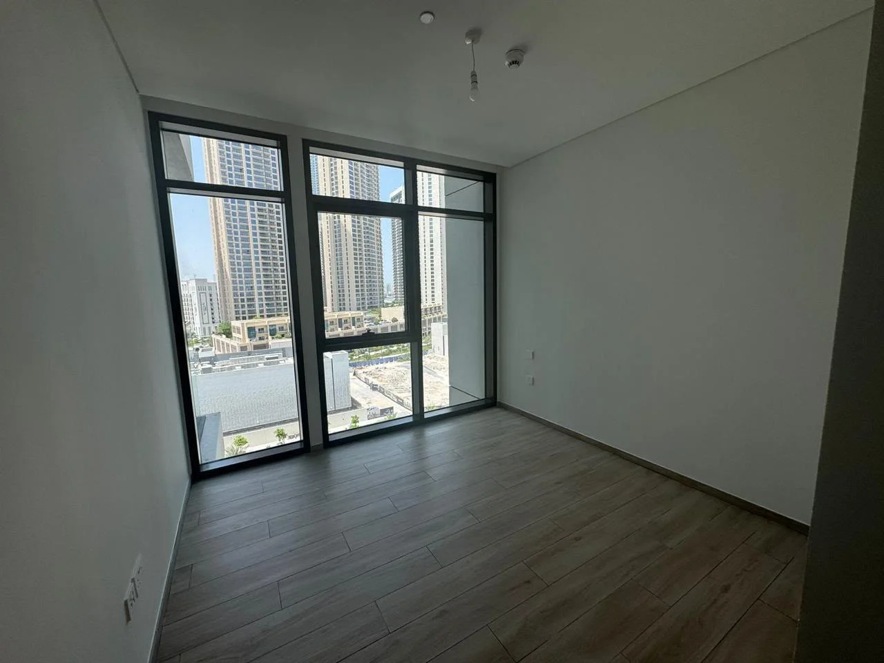 DISTRESS DEAL: 1-BR IN PALACE RESIDENCES