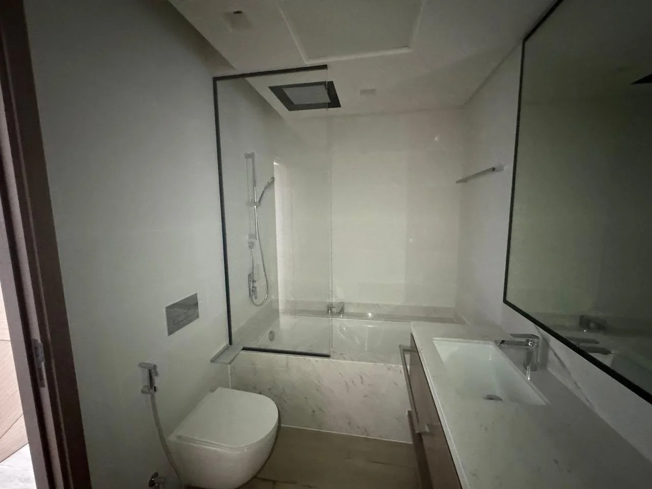 DISTRESS DEAL: 1-BR IN PALACE RESIDENCES