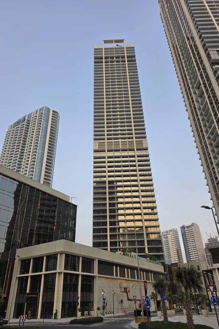 DISTRESS DEAL: 4-BR IN PENINSULA 4 THE PLAZA B - HIGH FLOOR