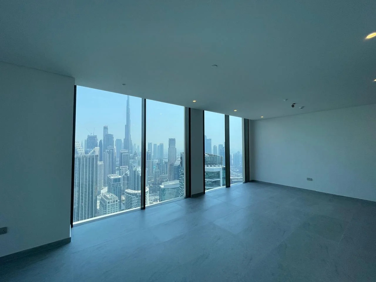 DISTRESS DEAL: 4-BR IN PENINSULA 4 THE PLAZA B
