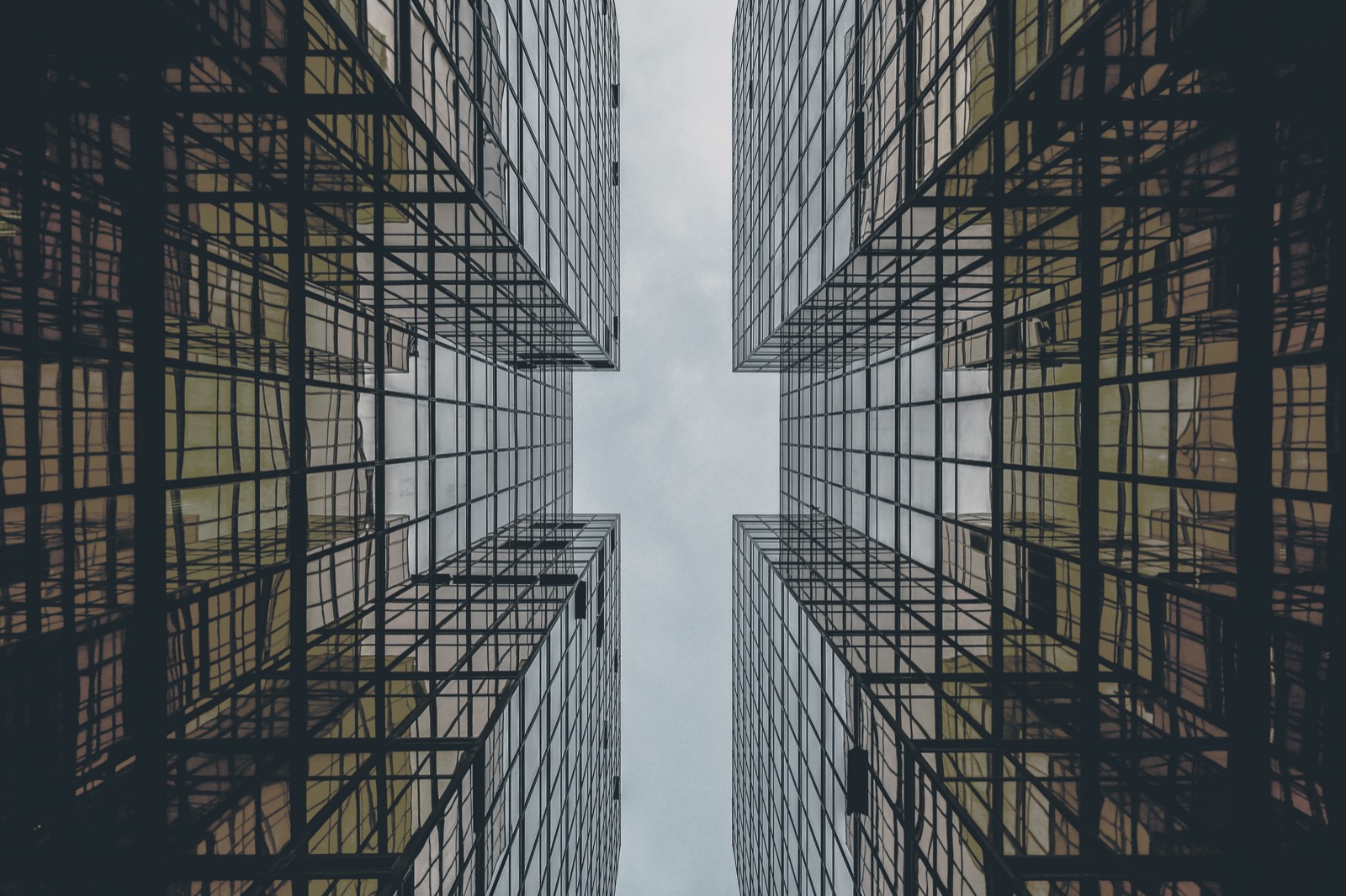 Commercial towers in Dubai — Mitchell's Commercial Real Estate guide to commercial mortgages in Dubai